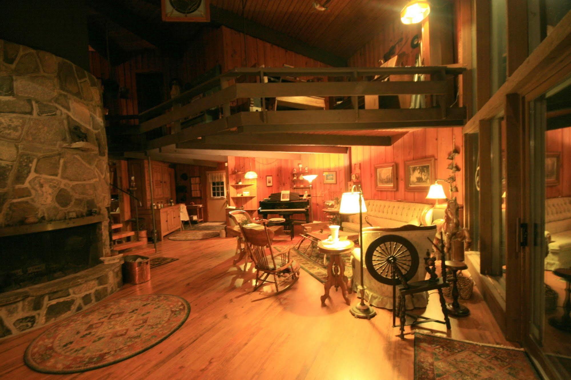Stouffermill Bed & Breakfast Algonquin Highlands Zewnętrze zdjęcie